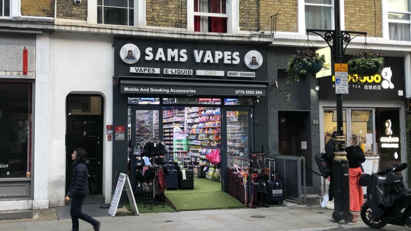 Regno Unito, l’intelligenza artificiale in soccorso dei vape store: ecco come AgeAI riconosce i minorenni